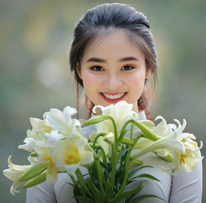 Xao xuyến cùng loạt hình ảnh cô gái bên hoa đẹp tuyệt trần