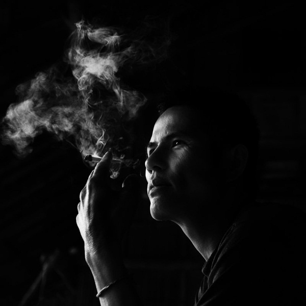 49+ Hình ảnh hút thuốc lá buồn cô đơn của con trai