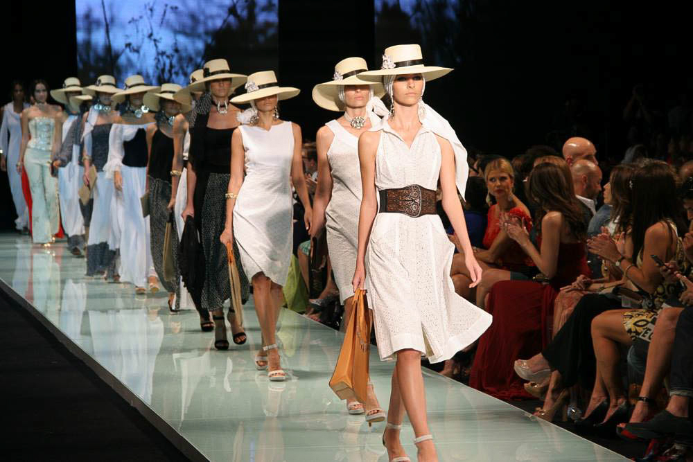 Cách đi catwalk chuẩn người mẫu